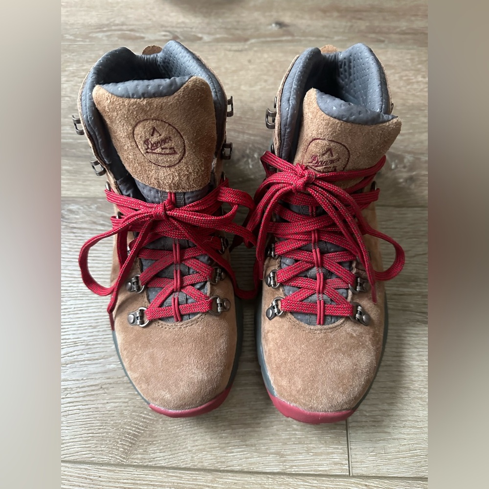 Danner Women’s like New Boots Size 7